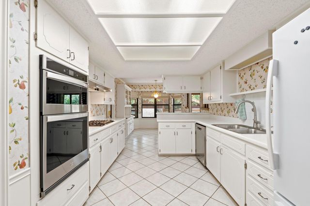 7207 Fireoak DR, Austin, TX 78759