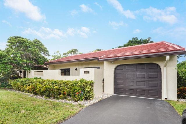 8569 Casa Del Lago, Boca Raton, FL 33433