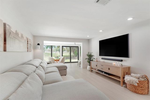 8569 Casa Del Lago, Boca Raton, FL 33433