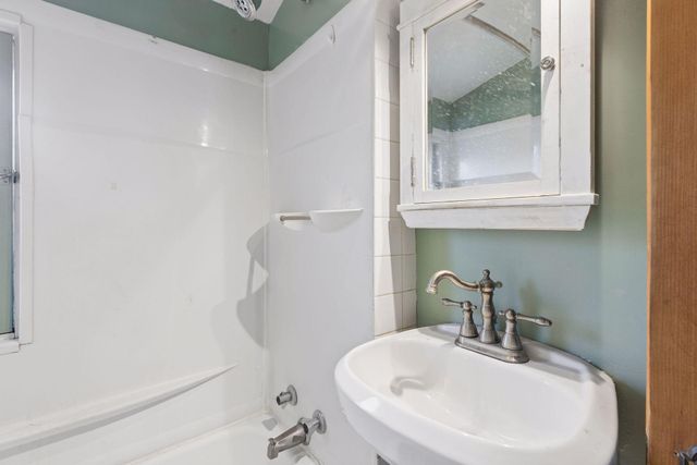 965 E Fremont Avenue, Saint Paul, MN 55106