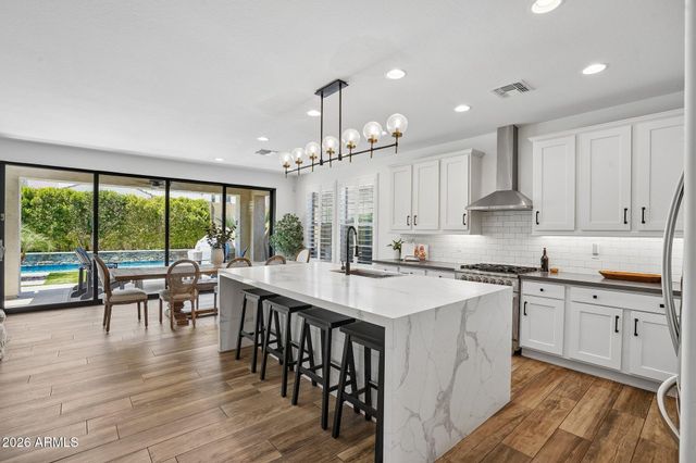 814 E DEER CREEK Road, Phoenix, AZ 85048