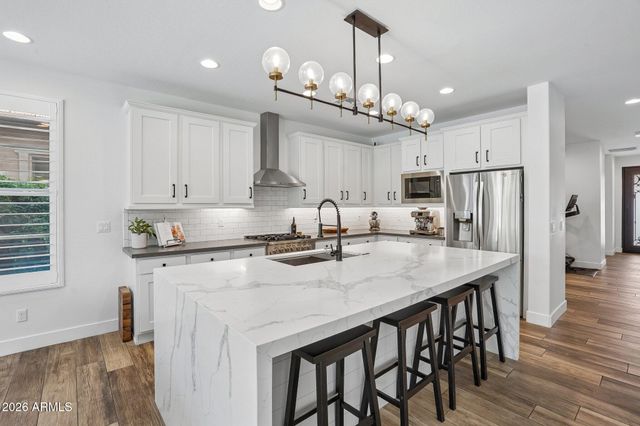 814 E DEER CREEK Road, Phoenix, AZ 85048