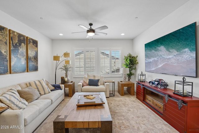 814 E DEER CREEK Road, Phoenix, AZ 85048