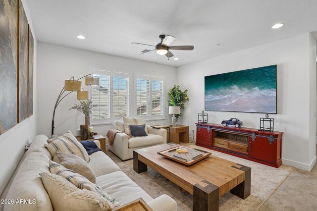 814 E DEER CREEK Road, Phoenix, AZ 85048