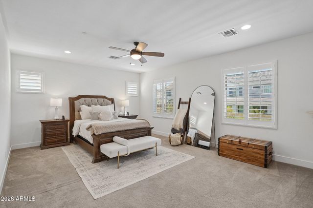 814 E DEER CREEK Road, Phoenix, AZ 85048