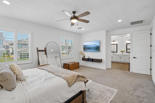 814 E DEER CREEK Road, Phoenix, AZ 85048