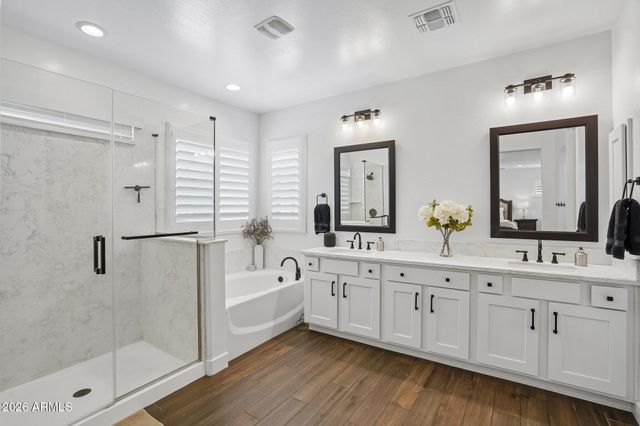 814 E DEER CREEK Road, Phoenix, AZ 85048