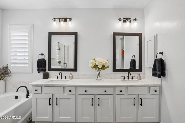 814 E DEER CREEK Road, Phoenix, AZ 85048