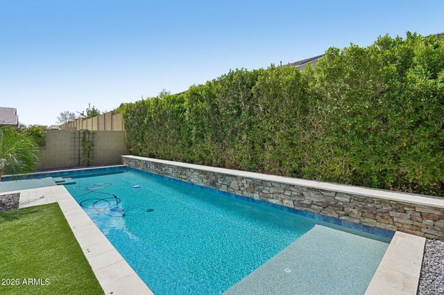 814 E DEER CREEK Road, Phoenix, AZ 85048