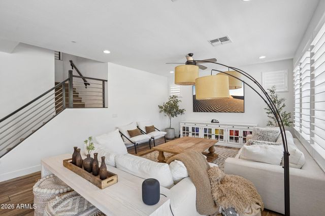 814 E DEER CREEK Road, Phoenix, AZ 85048