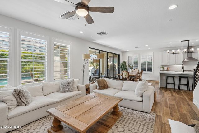 814 E DEER CREEK Road, Phoenix, AZ 85048