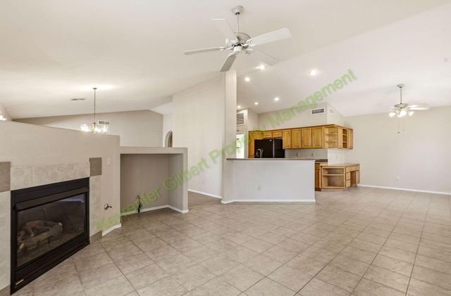432 W Champagne Drive, Chandler, AZ 85248