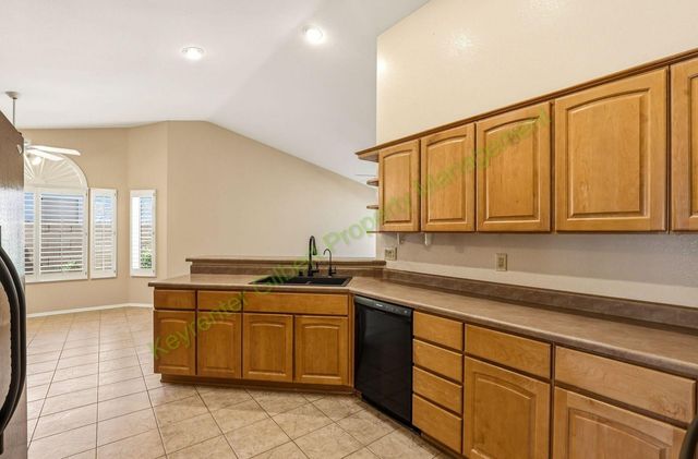 432 W Champagne Drive, Chandler, AZ 85248