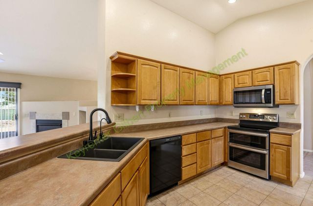 432 W Champagne Drive, Chandler, AZ 85248