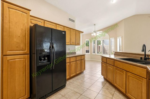 432 W Champagne Drive, Chandler, AZ 85248