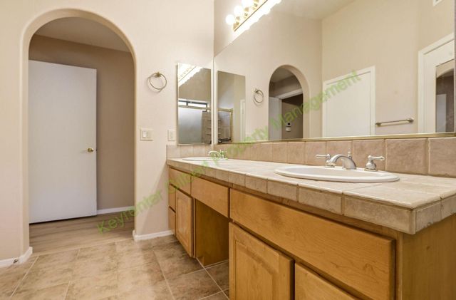 432 W Champagne Drive, Chandler, AZ 85248