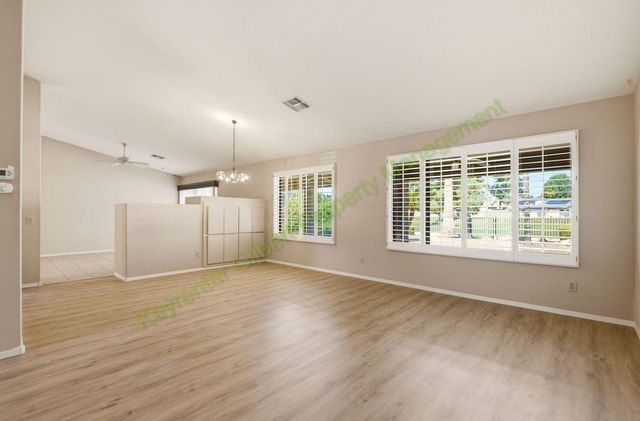 432 W Champagne Drive, Chandler, AZ 85248