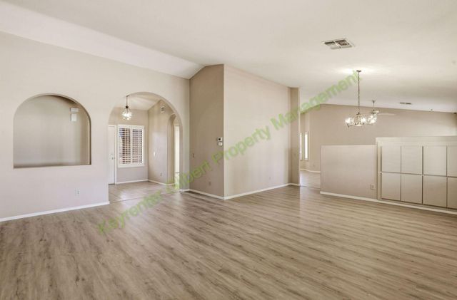 432 W Champagne Drive, Chandler, AZ 85248
