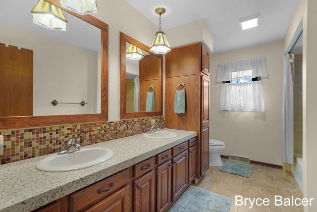 9901 Eastern Avenue SE, Byron Center, MI 49315