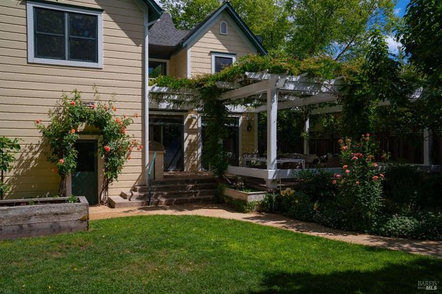 1330 Pine St, St. Helena, CA 94574