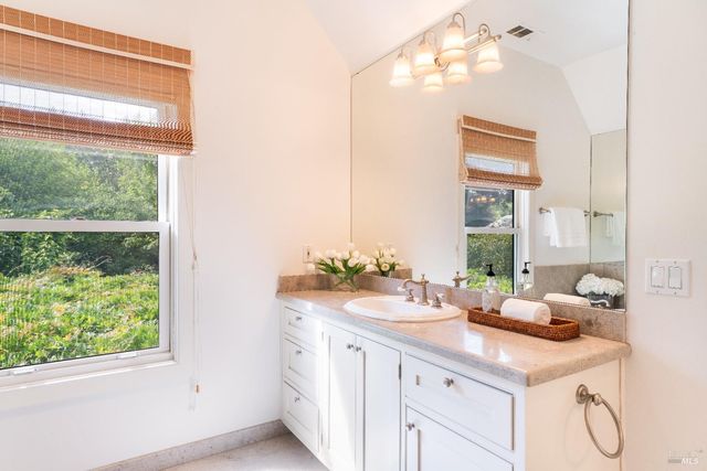 1330 Pine St, St. Helena, CA 94574