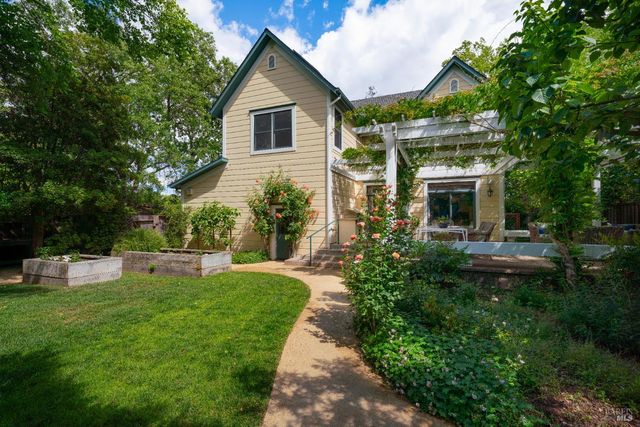 1330 Pine St, St. Helena, CA 94574