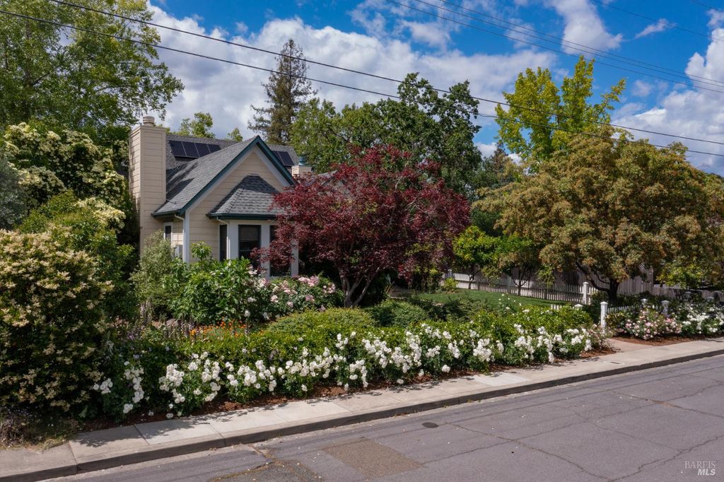 1330 Pine St, St. Helena, CA 94574