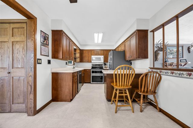 1770 Vavra Drive, Ely, IA 52227