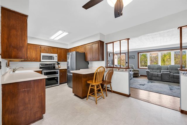 1770 Vavra Drive, Ely, IA 52227