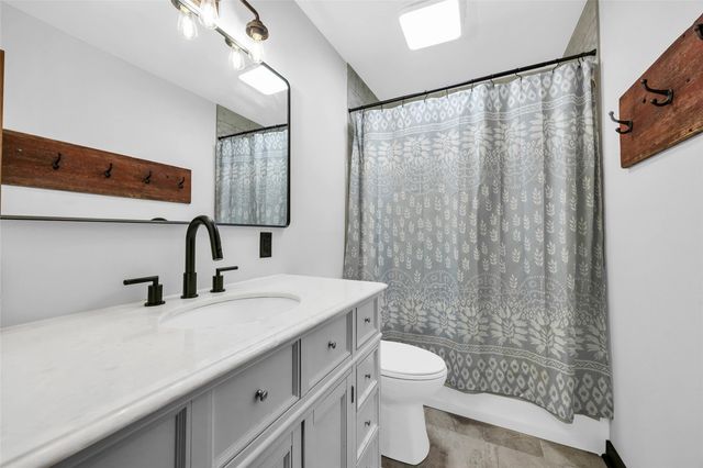 1770 Vavra Drive, Ely, IA 52227
