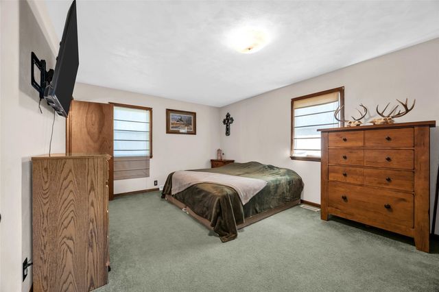 1770 Vavra Drive, Ely, IA 52227