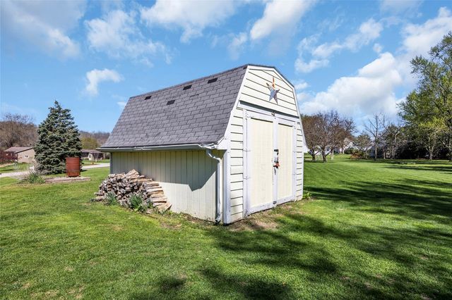 1770 Vavra Drive, Ely, IA 52227