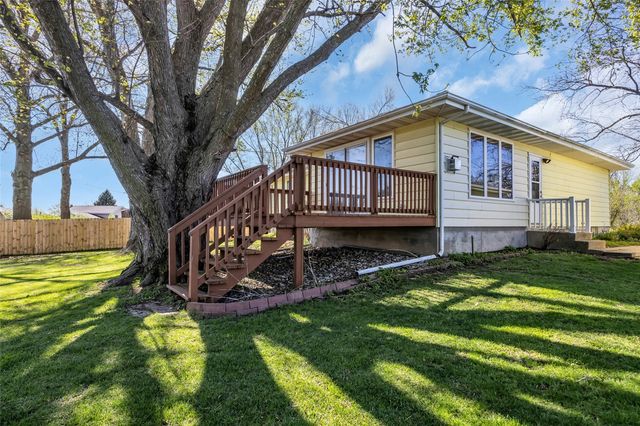 1770 Vavra Drive, Ely, IA 52227