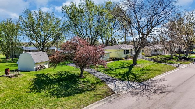 1770 Vavra Drive, Ely, IA 52227