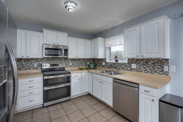 268 Sweet Grass Drive, Sun Prairie, WI 53590