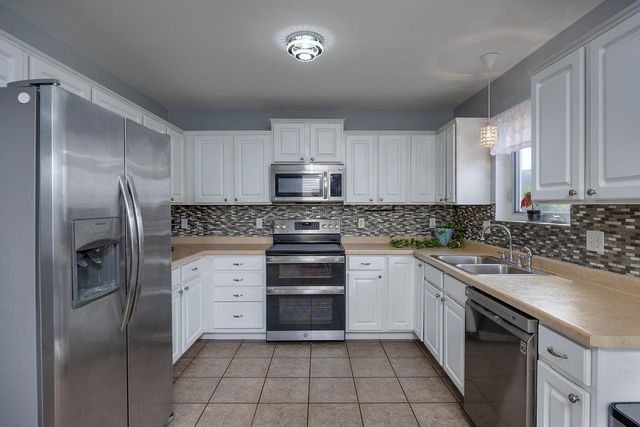 268 Sweet Grass Drive, Sun Prairie, WI 53590