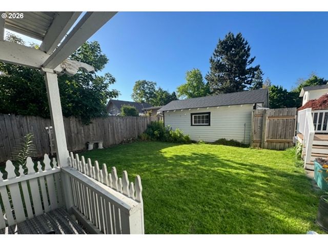 355 24th St, Salem, OR 97301