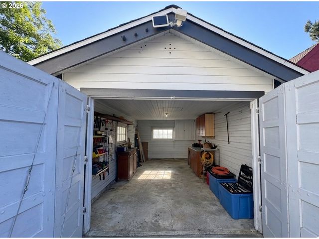355 24th St, Salem, OR 97301