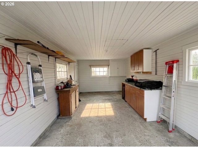 355 24th St, Salem, OR 97301