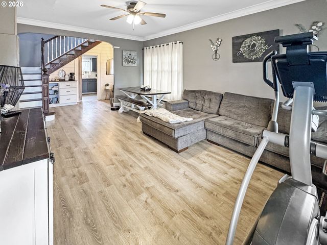 355 24th St, Salem, OR 97301