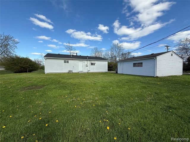 33711 Floyd Street, Clinton Township, MI 48035