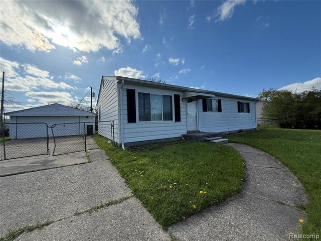 33711 Floyd Street, Clinton Township, MI 48035