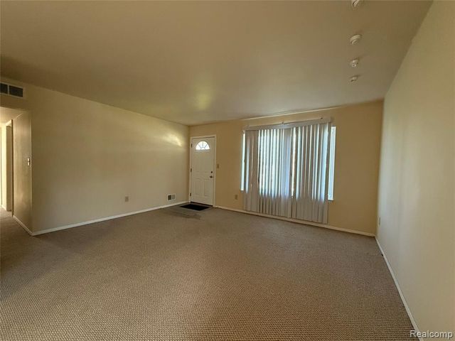 33711 Floyd Street, Clinton Township, MI 48035