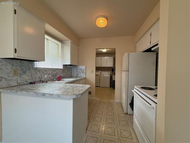 33711 Floyd Street, Clinton Township, MI 48035