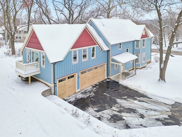 885 Geneva Road, St. Charles, IL 60174