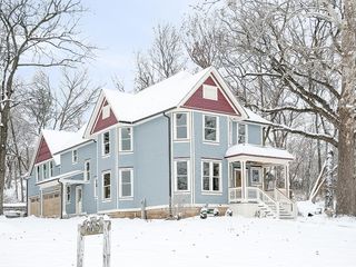 885 Geneva Road, St. Charles, IL 60174