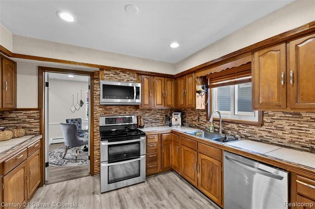 1310 Plainfield Street, Dearborn Heights, MI 48127