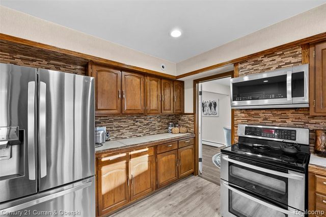 1310 Plainfield Street, Dearborn Heights, MI 48127