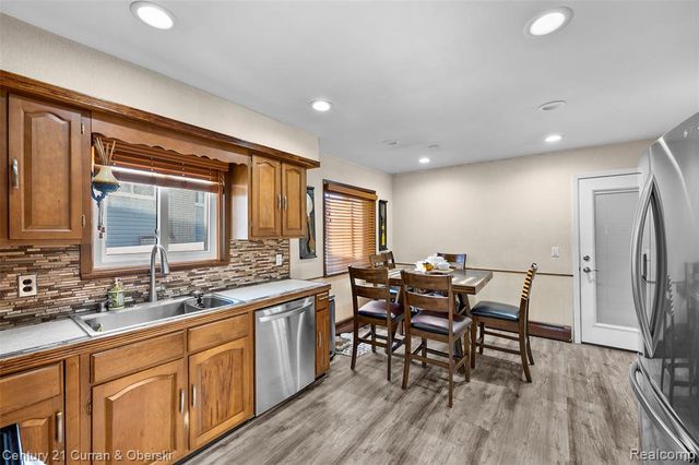 1310 Plainfield Street, Dearborn Heights, MI 48127