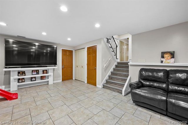 1310 Plainfield Street, Dearborn Heights, MI 48127